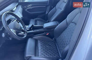 Позашляховик / Кросовер Audi e-tron S 2022 в 