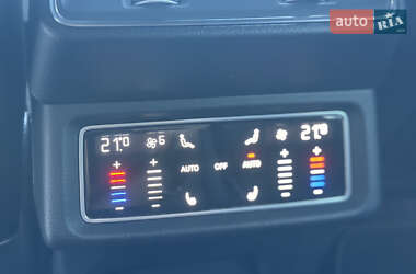 Позашляховик / Кросовер Audi e-tron S 2022 в 