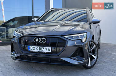 Позашляховик / Кросовер Audi e-tron S 2020 в 