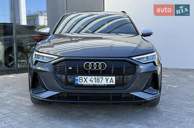 Позашляховик / Кросовер Audi e-tron S 2020 в 