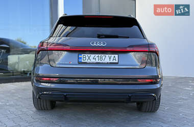 Позашляховик / Кросовер Audi e-tron S 2020 в 