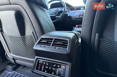 Позашляховик / Кросовер Audi e-tron S 2020 в 