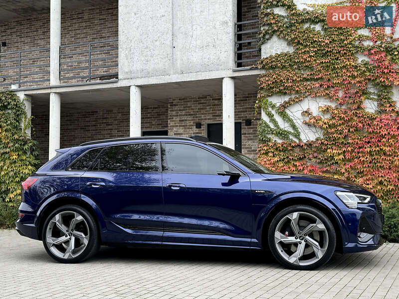 Позашляховик / Кросовер Audi e-tron S 2021 в Києві фото 37 Позашляховик / Кросовер Audi e-tron S 2021 в Києві