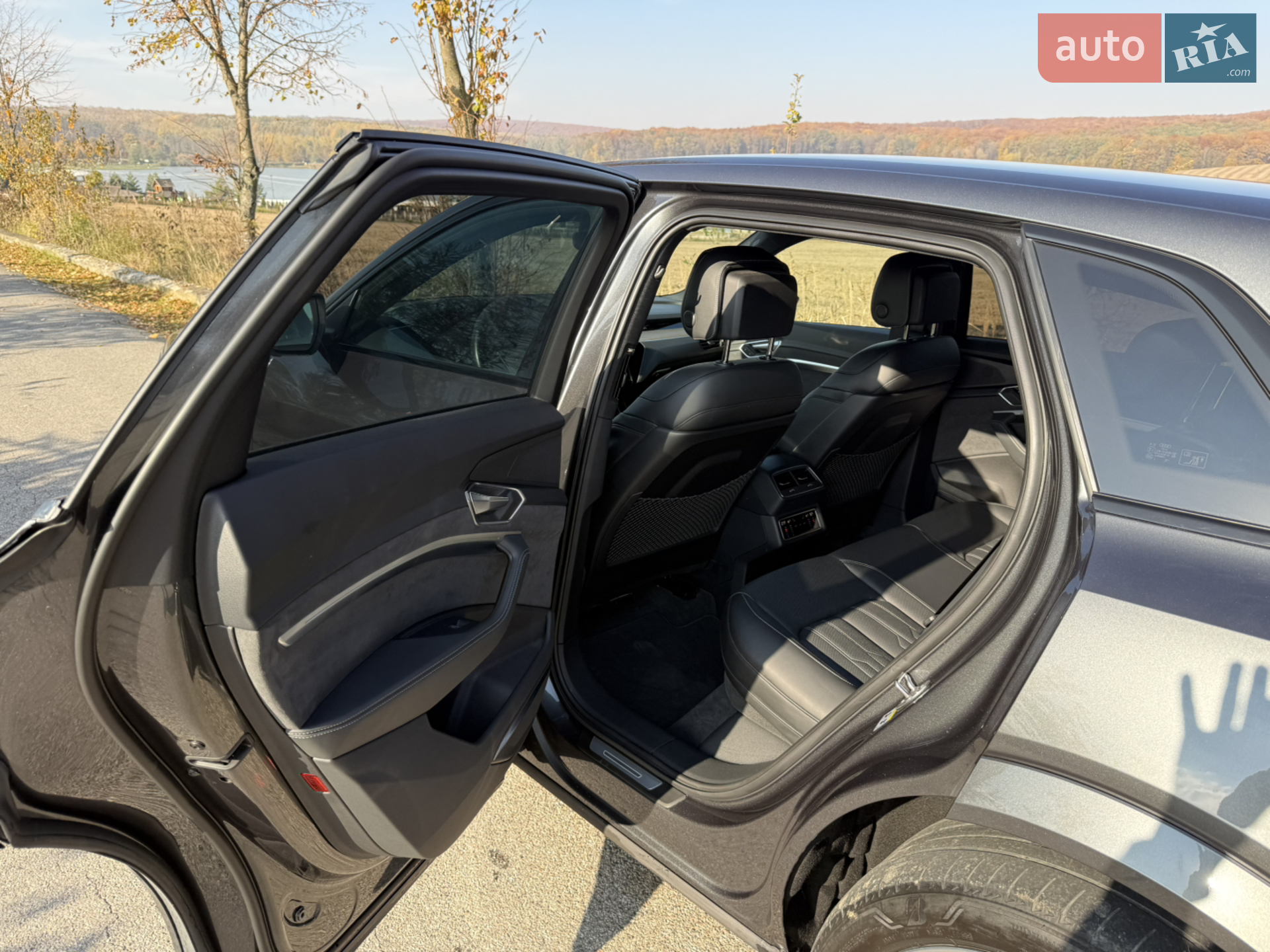 2022 Audi e-tron S - мініатюра 15