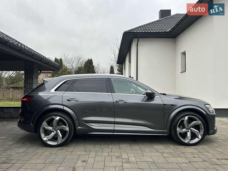 Позашляховик / Кросовер Audi e-tron S 2022 в Луцьку