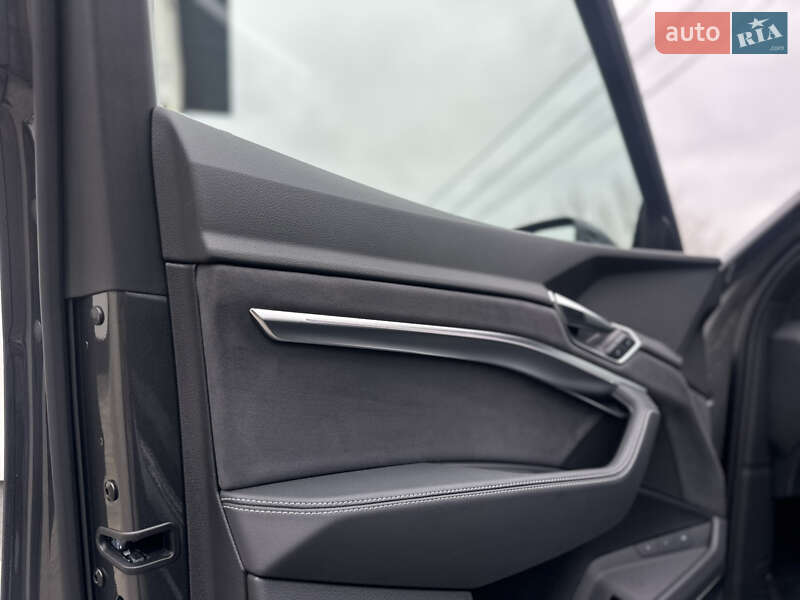 Позашляховик / Кросовер Audi e-tron S 2022 в Луцьку