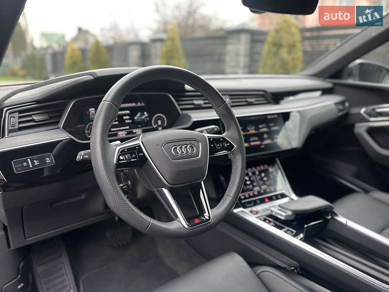 Позашляховик / Кросовер Audi e-tron S 2022 в Луцьку