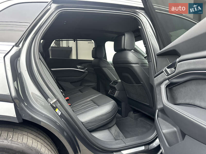 Позашляховик / Кросовер Audi e-tron S 2022 в Луцьку