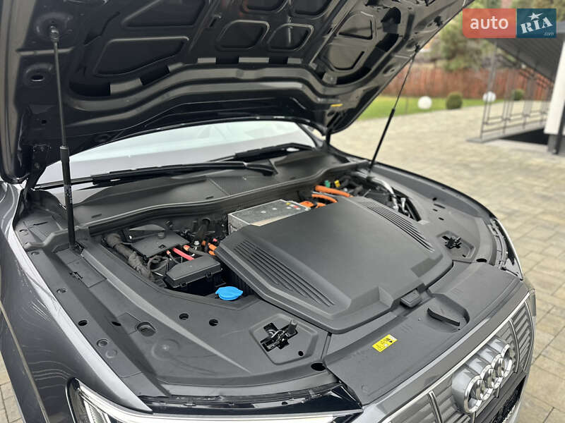 Позашляховик / Кросовер Audi e-tron S 2022 в Луцьку
