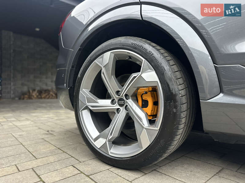 Позашляховик / Кросовер Audi e-tron S 2022 в Луцьку