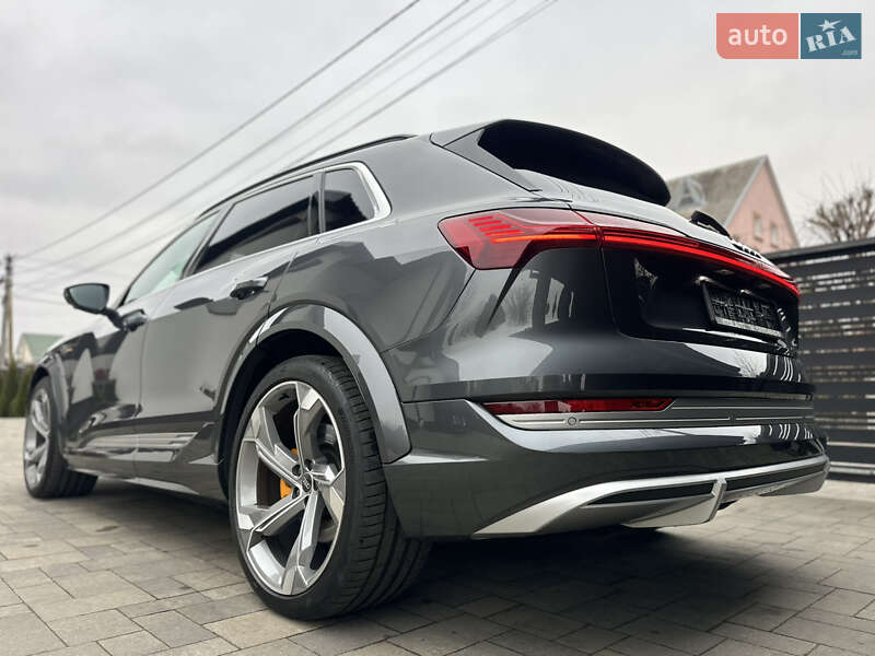 Позашляховик / Кросовер Audi e-tron S 2022 в Луцьку