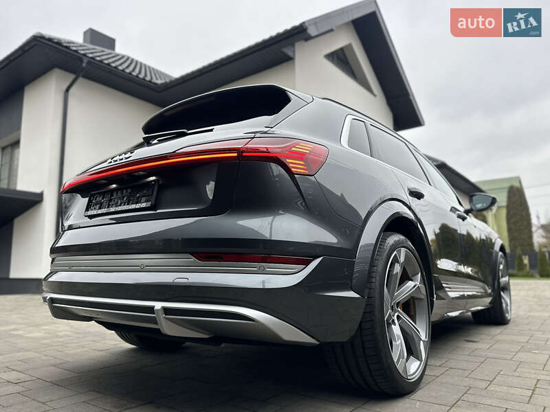 Позашляховик / Кросовер Audi e-tron S 2022 в Луцьку