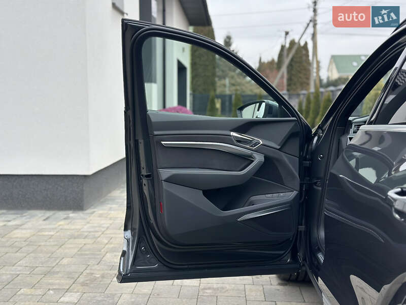 Позашляховик / Кросовер Audi e-tron S 2022 в Луцьку
