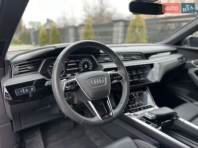Позашляховик / Кросовер Audi e-tron S 2022 в Луцьку