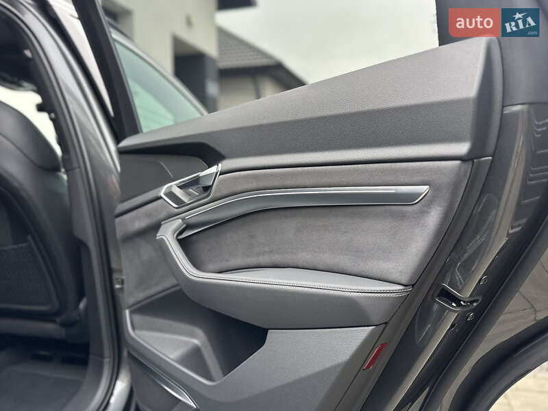 Позашляховик / Кросовер Audi e-tron S 2022 в Луцьку