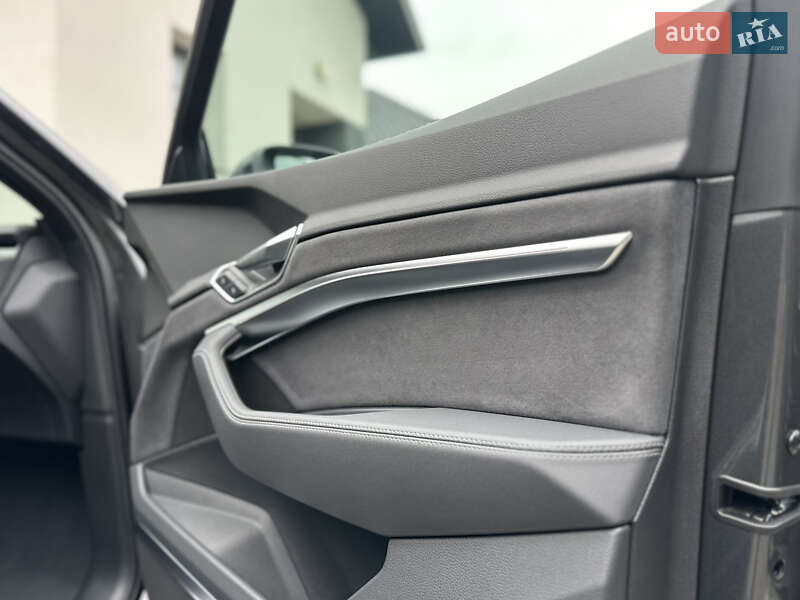 Позашляховик / Кросовер Audi e-tron S 2022 в Луцьку