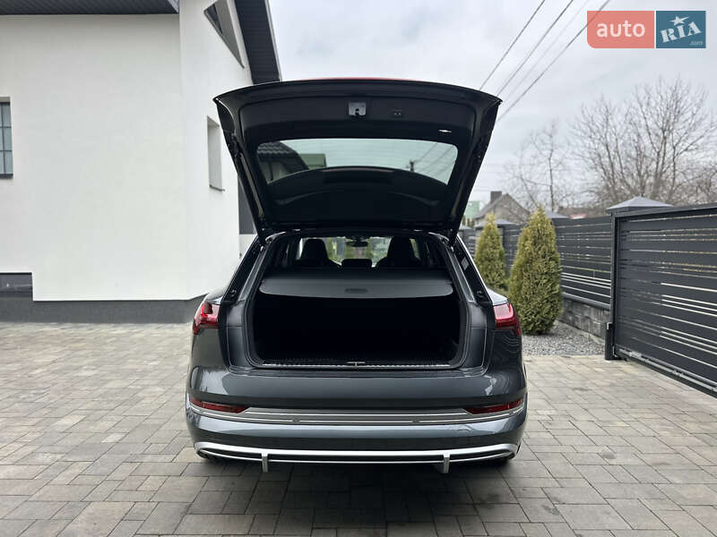 Позашляховик / Кросовер Audi e-tron S 2022 в Луцьку