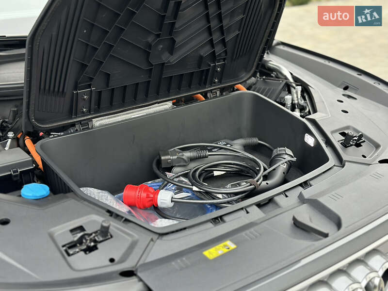 Позашляховик / Кросовер Audi e-tron S 2022 в Луцьку