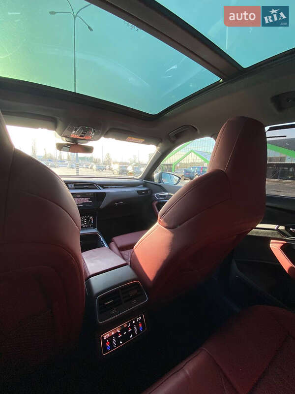 Внедорожник / Кроссовер Audi e-tron S 2021 в Киеве фото 17 Внедорожник / Кроссовер Audi e-tron S 2021 в Киеве