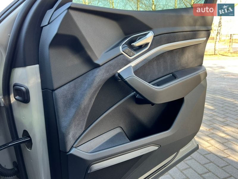 Внедорожник / Кроссовер Audi e-tron S 2022 в Ужгороде