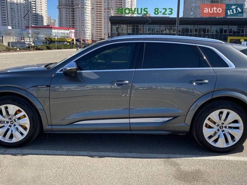 Позашляховик / Кросовер Audi e-tron S 2022 в Києві