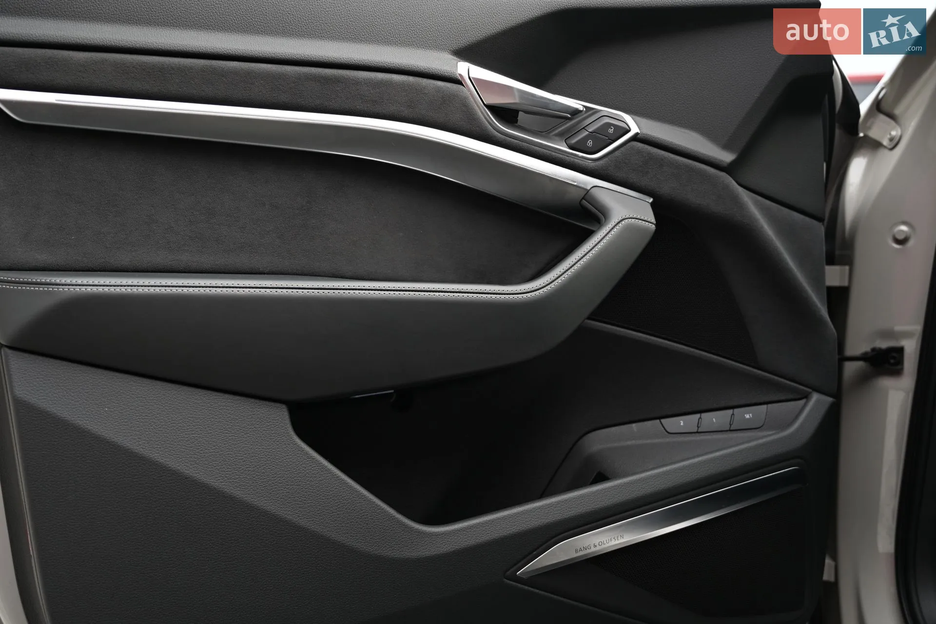 2022 Audi e-tron S - мініатюра 14