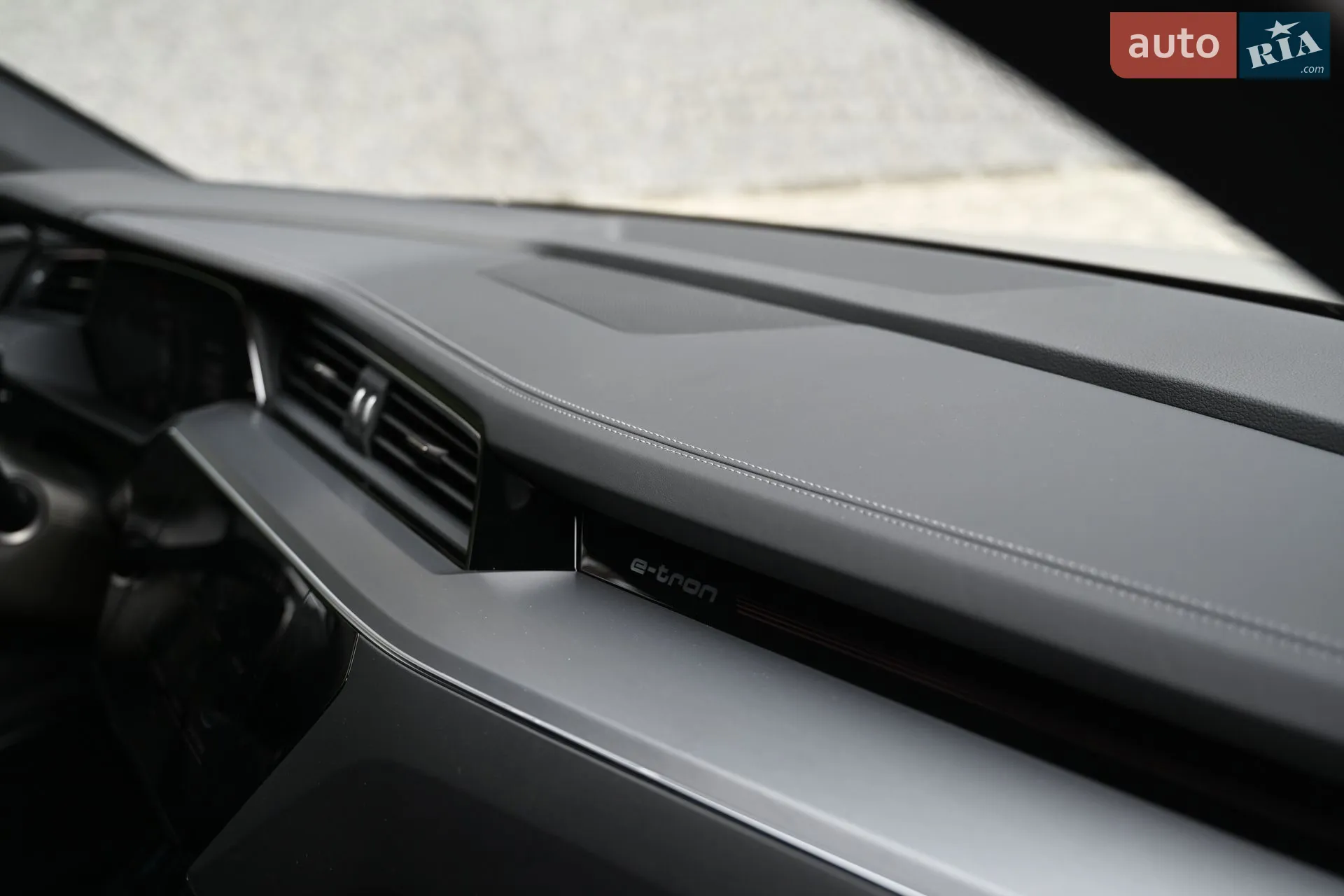 2022 Audi e-tron S - мініатюра 27