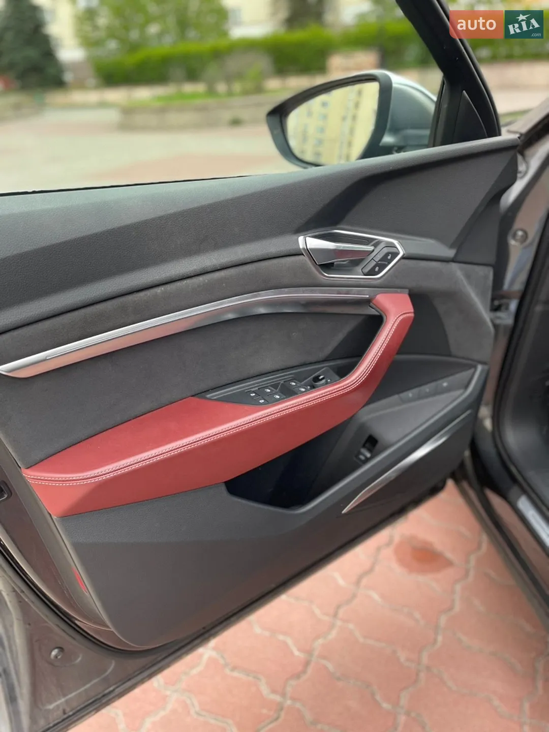 2021 Audi e-tron S - мініатюра 23