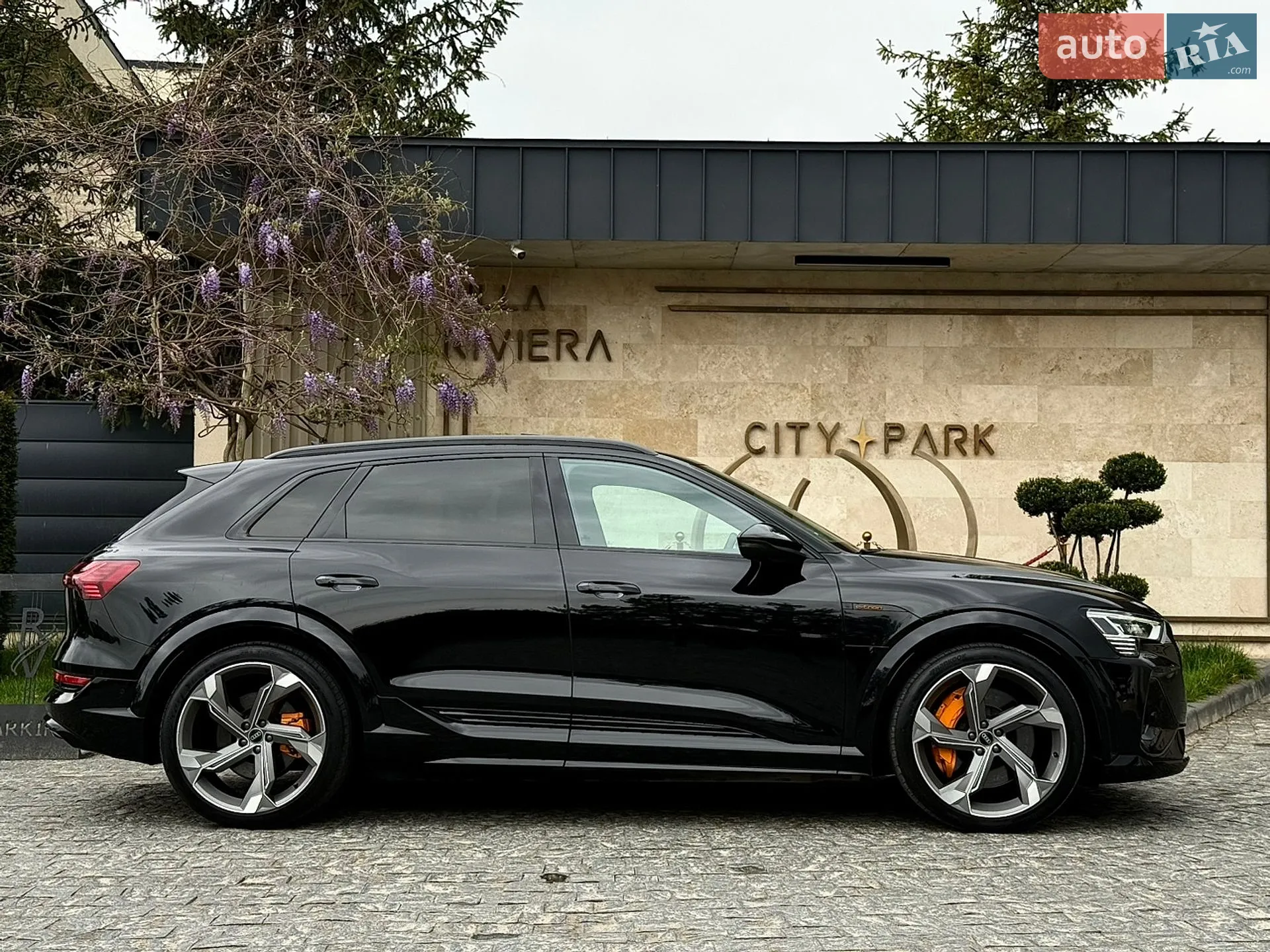 2022 Audi e-tron S - мініатюра 24
