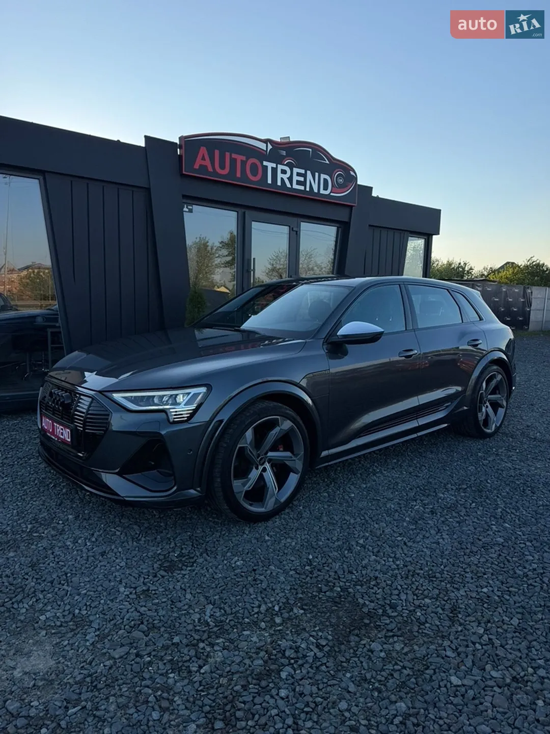 2022 Audi e-tron S - мініатюра 9