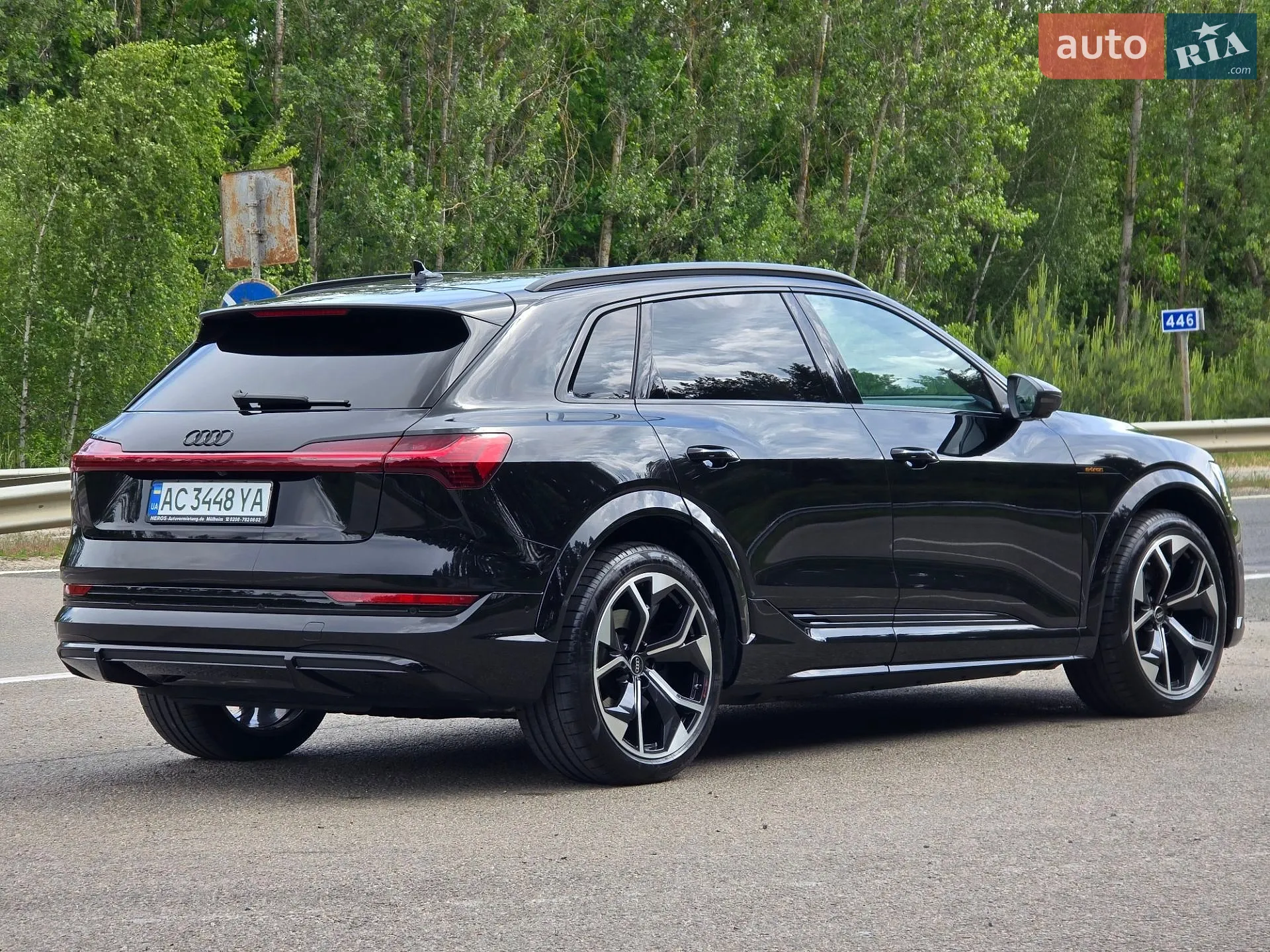 2022 Audi e-tron S - мініатюра 11