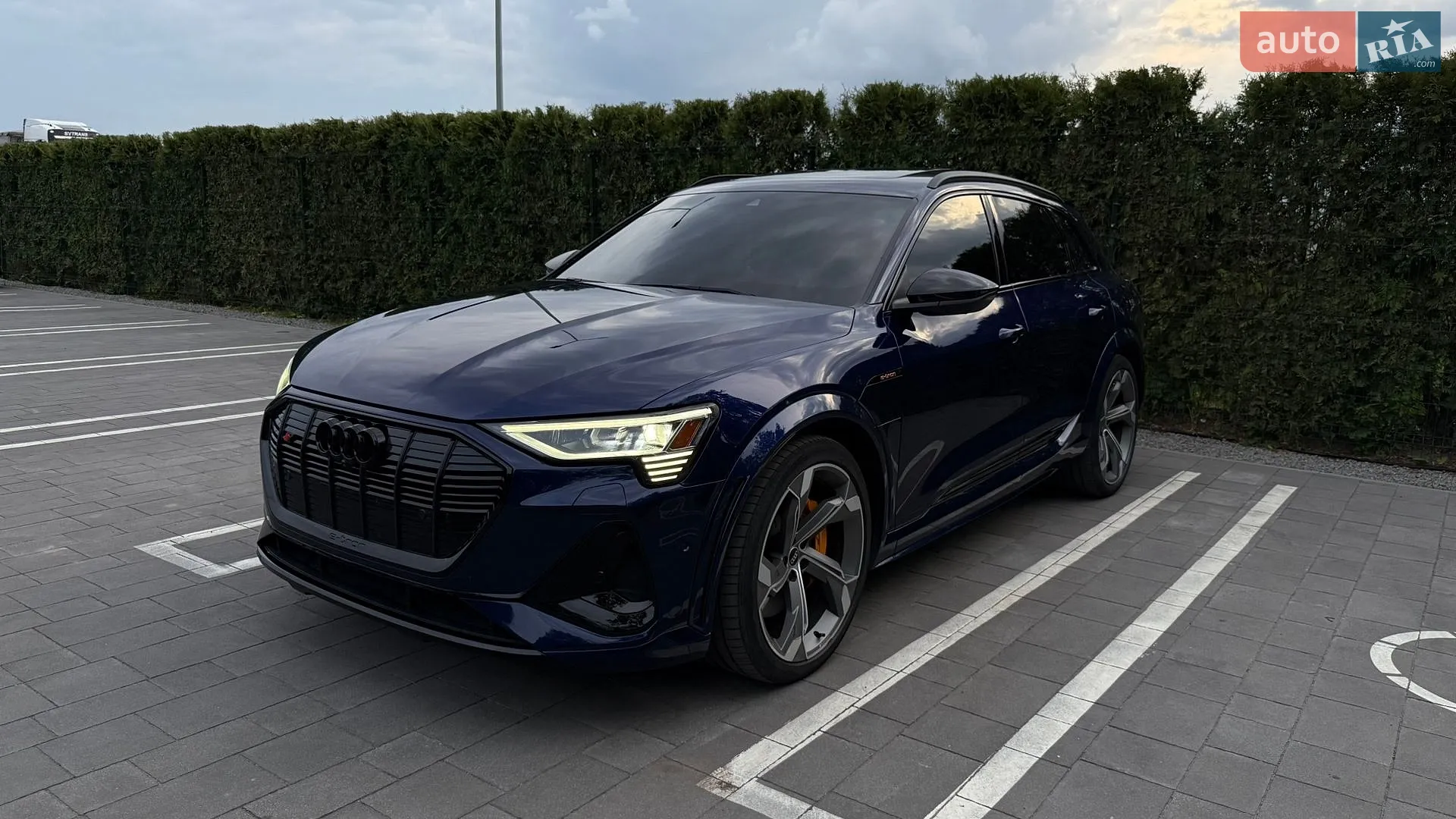 2022 Audi e-tron S - мініатюра 10