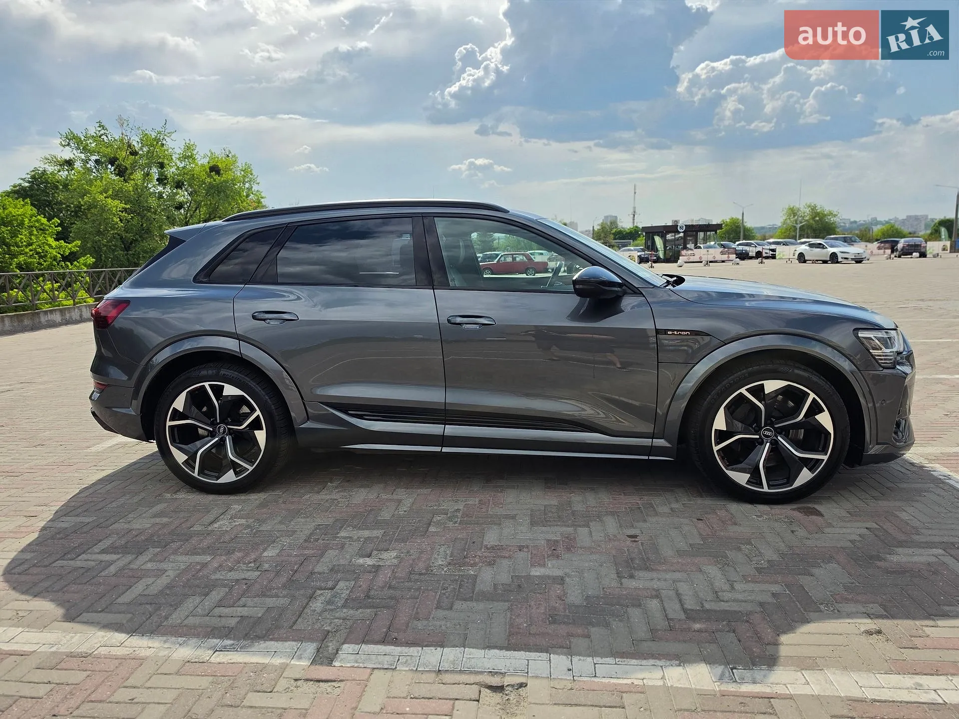 2020 Audi e-tron S - мініатюра 10
