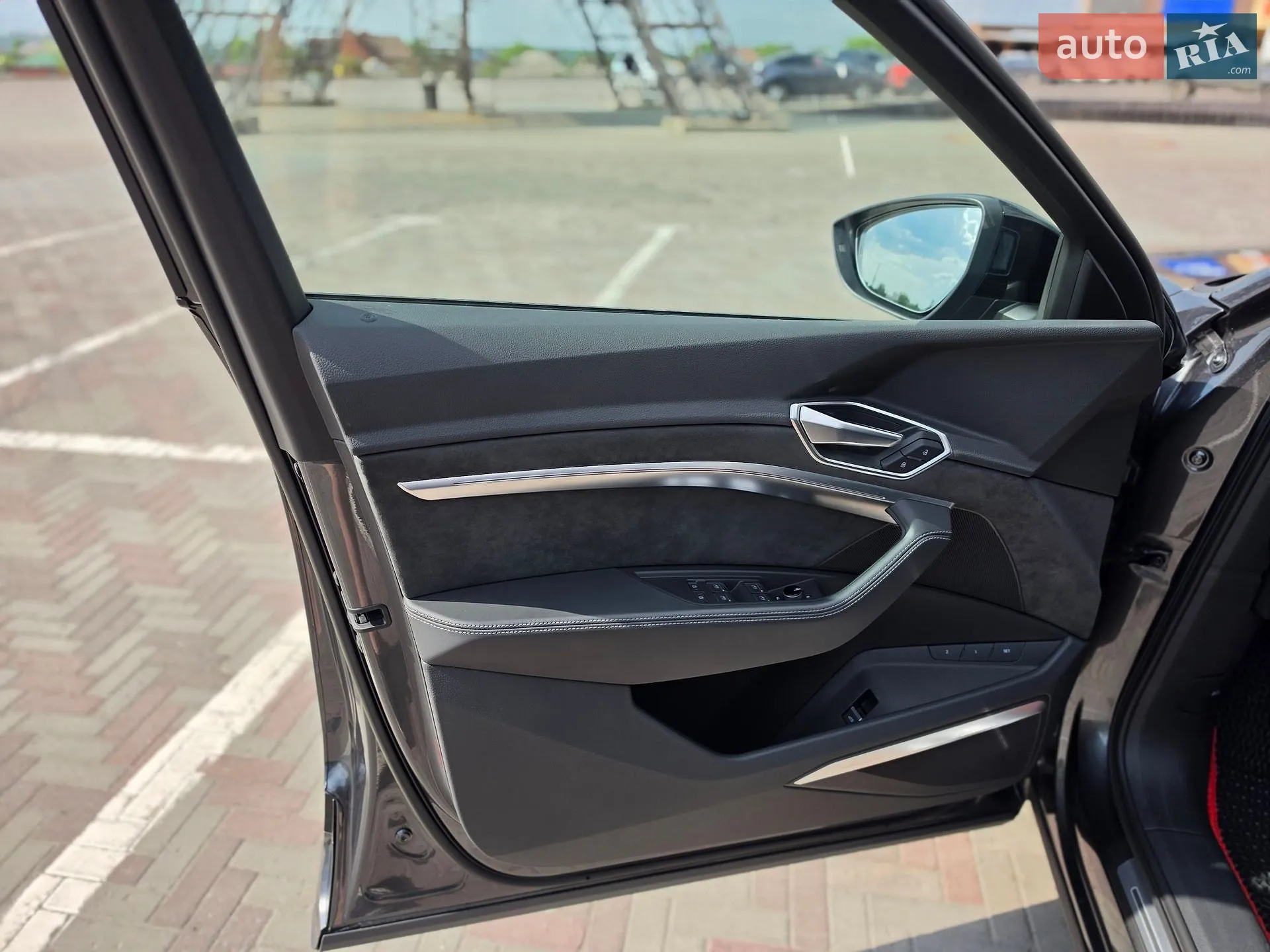 2020 Audi e-tron S - мініатюра 26