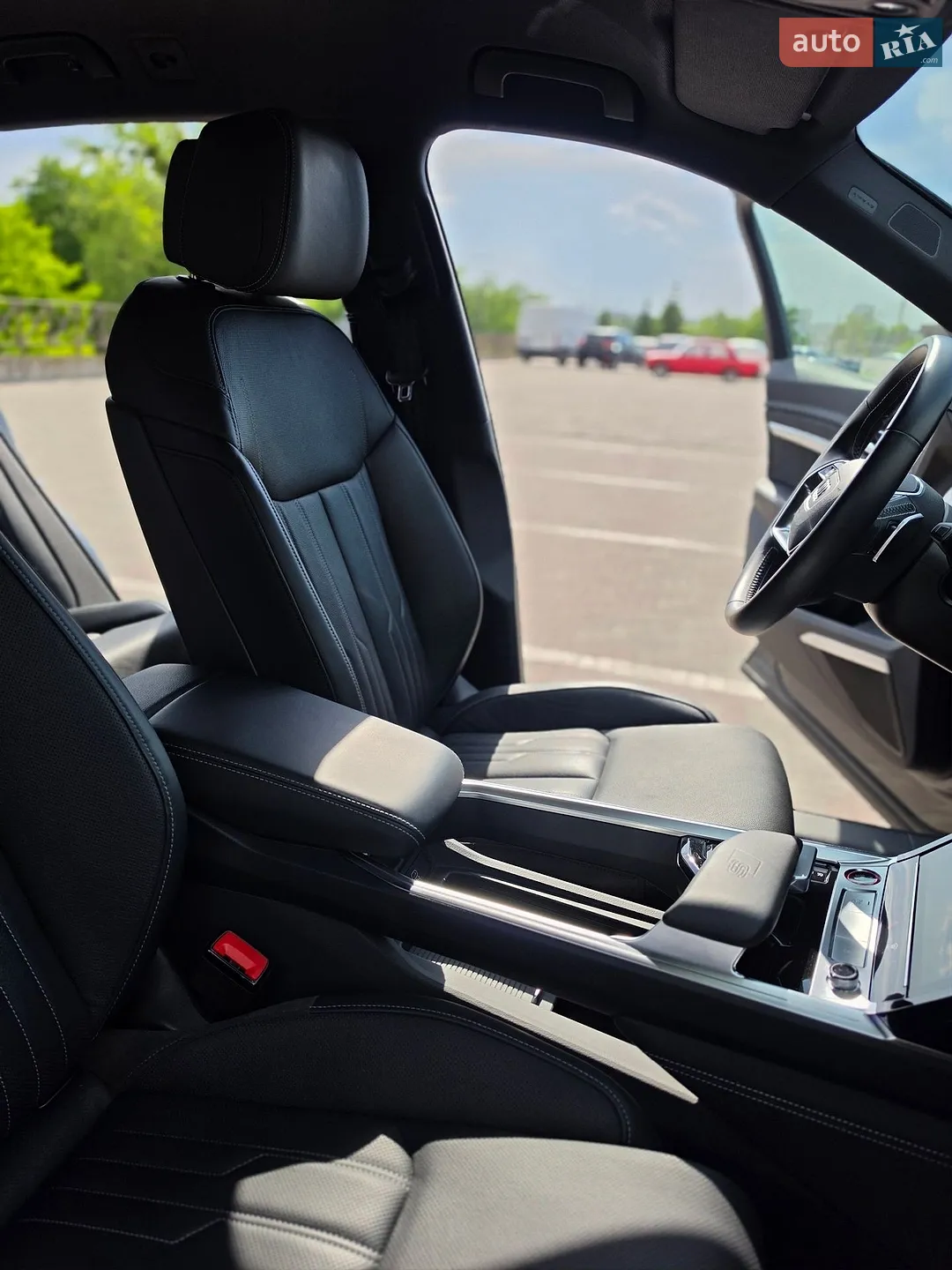 2020 Audi e-tron S - мініатюра 31