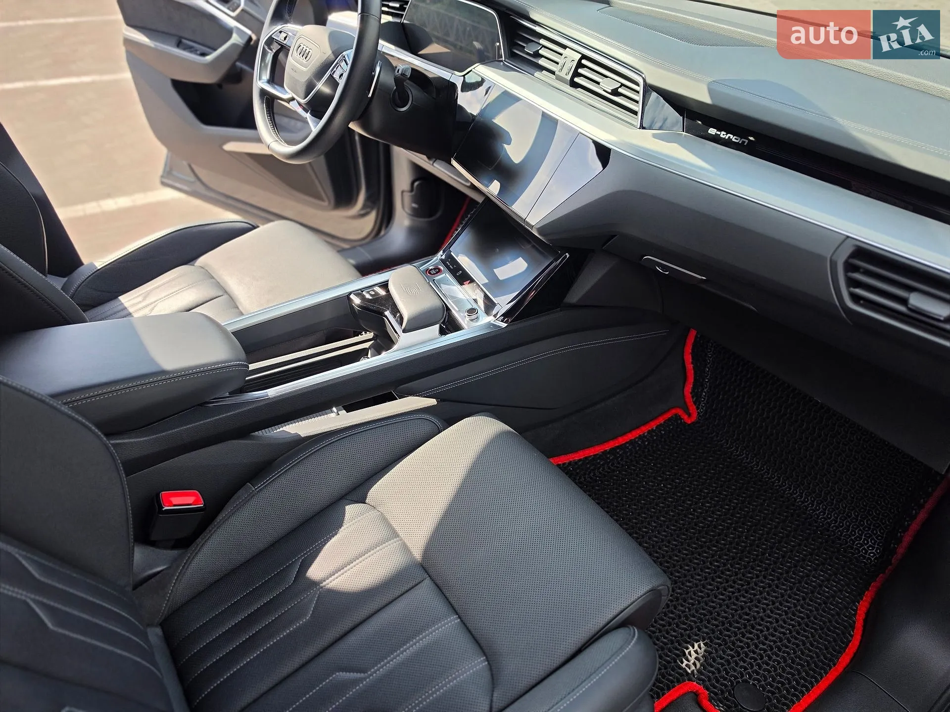 2020 Audi e-tron S - мініатюра 30