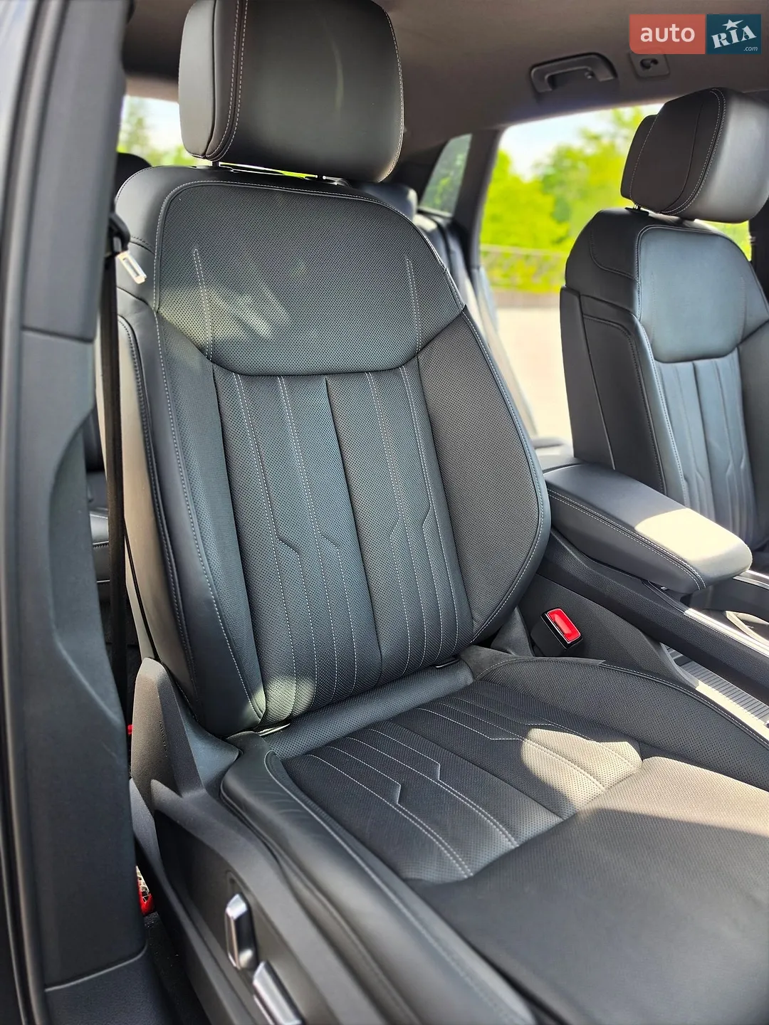 2020 Audi e-tron S - мініатюра 32