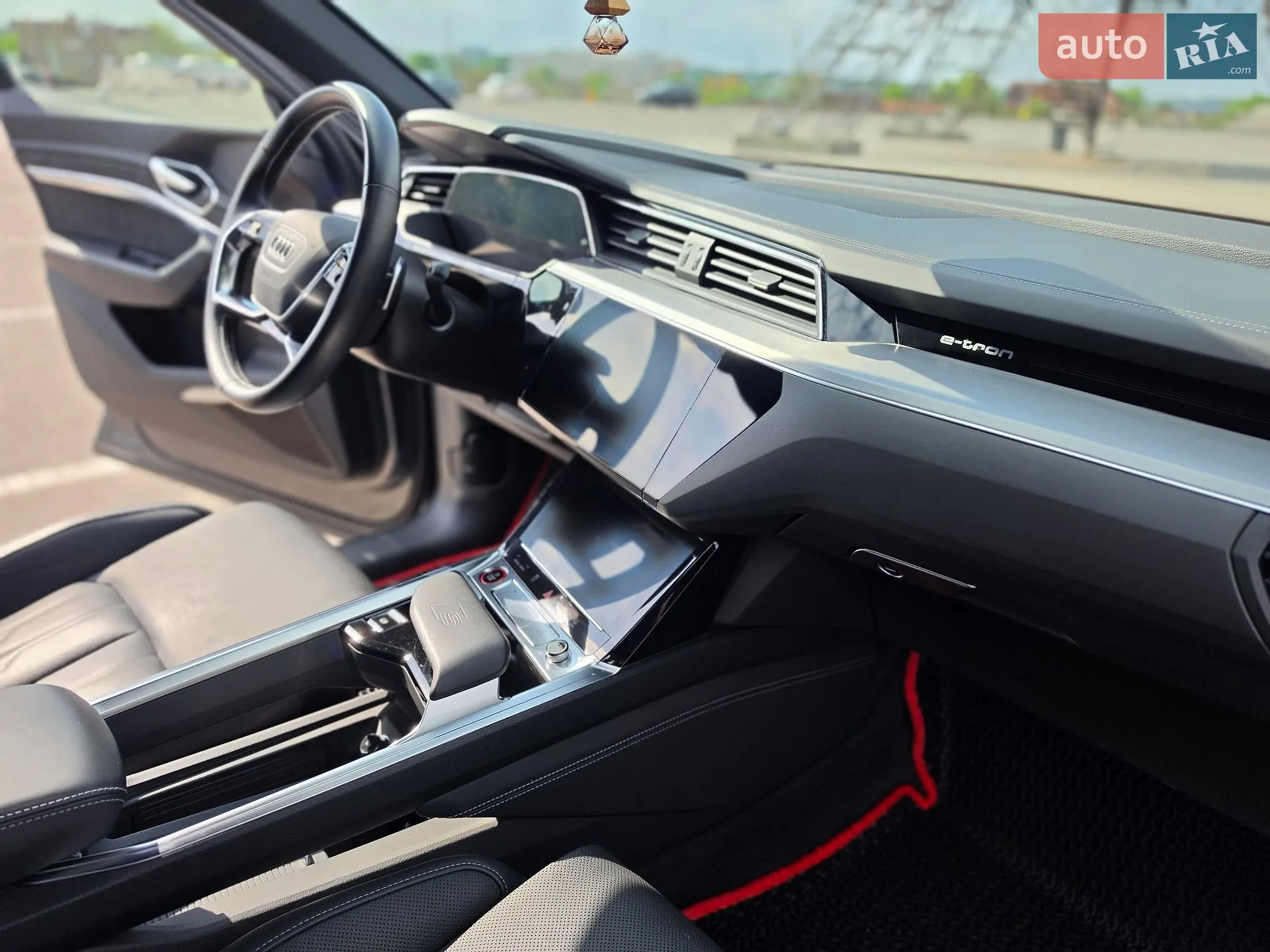 2020 Audi e-tron S - мініатюра 33