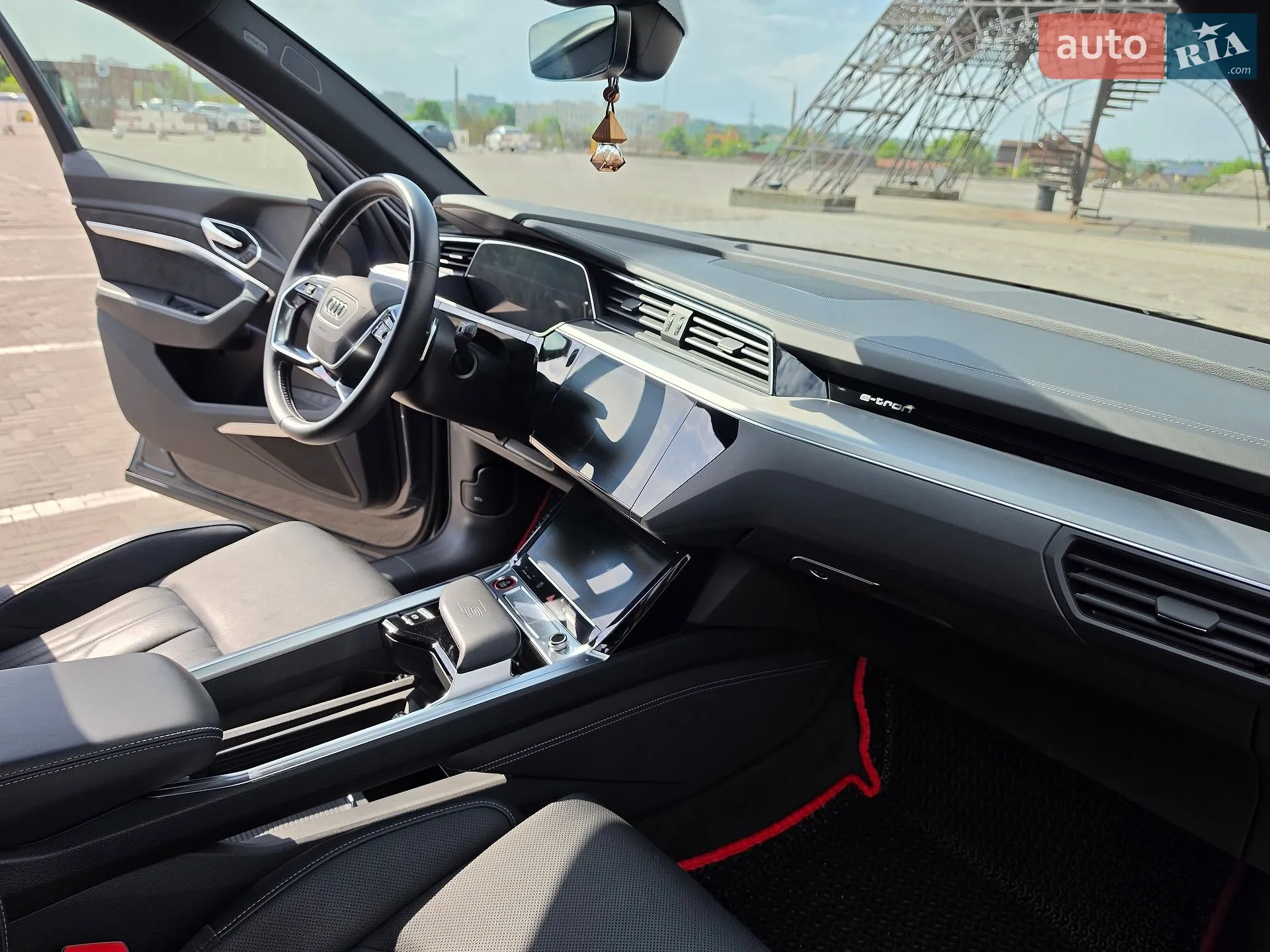 2020 Audi e-tron S - мініатюра 36