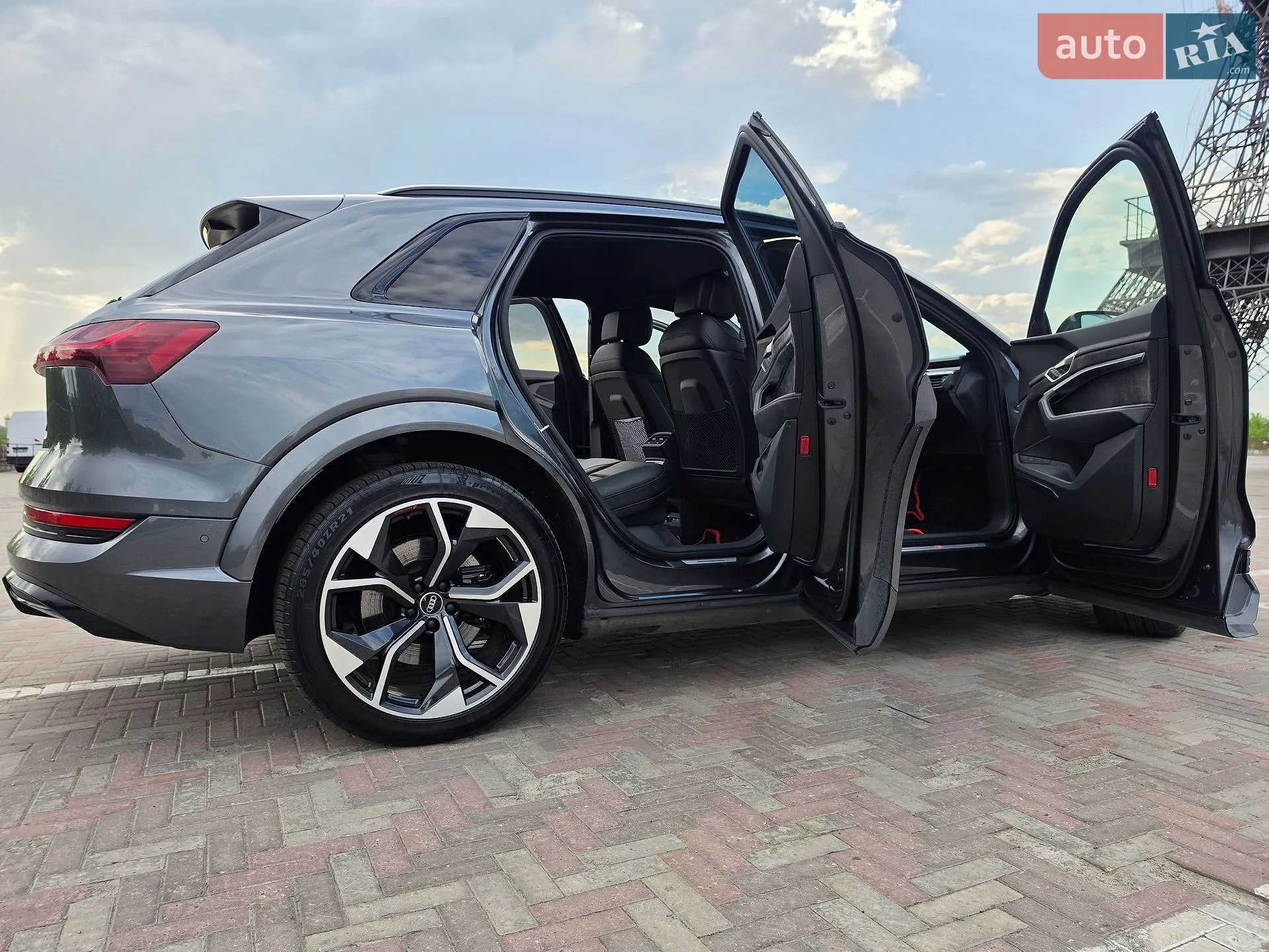 2020 Audi e-tron S - мініатюра 23