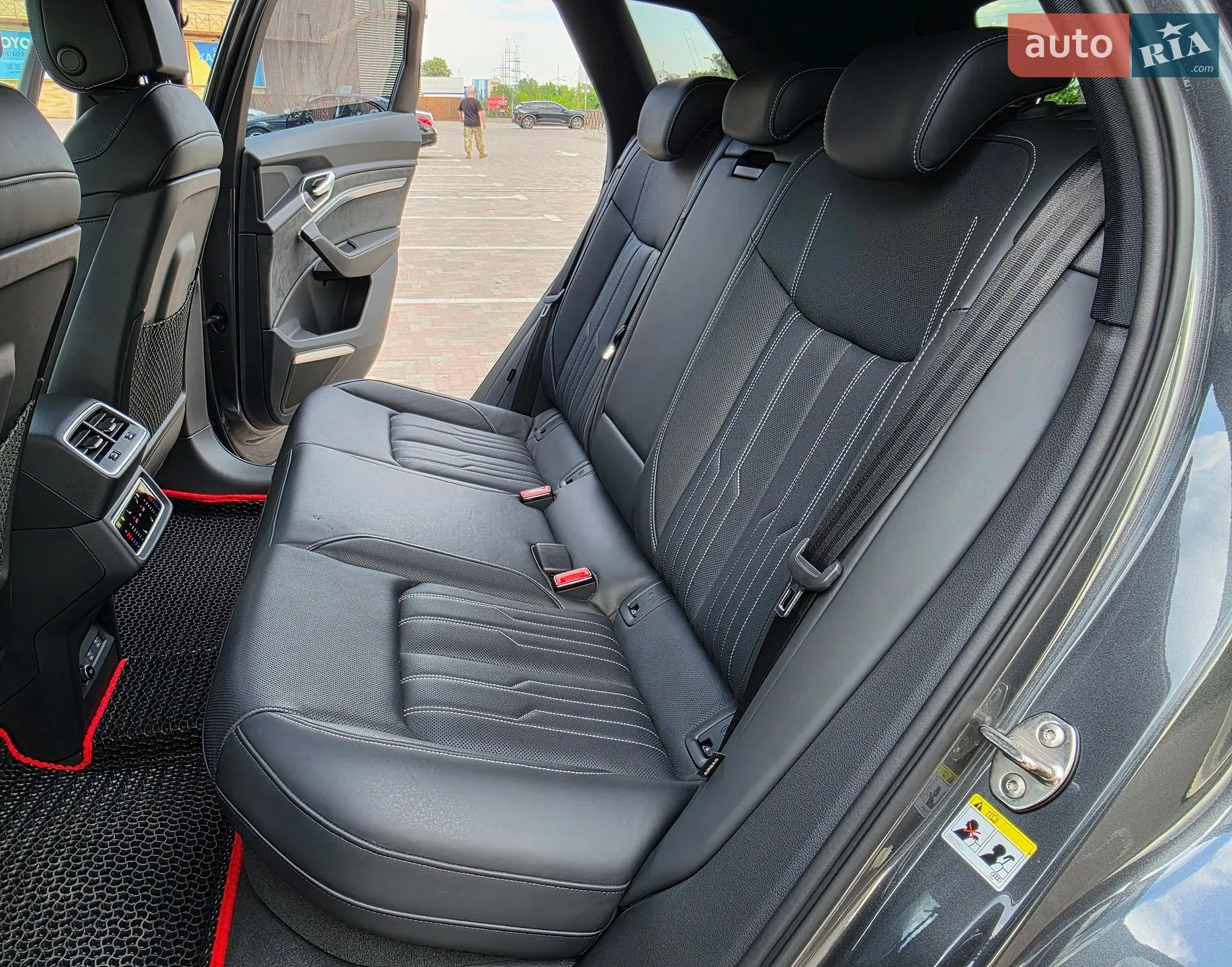 2020 Audi e-tron S - мініатюра 61