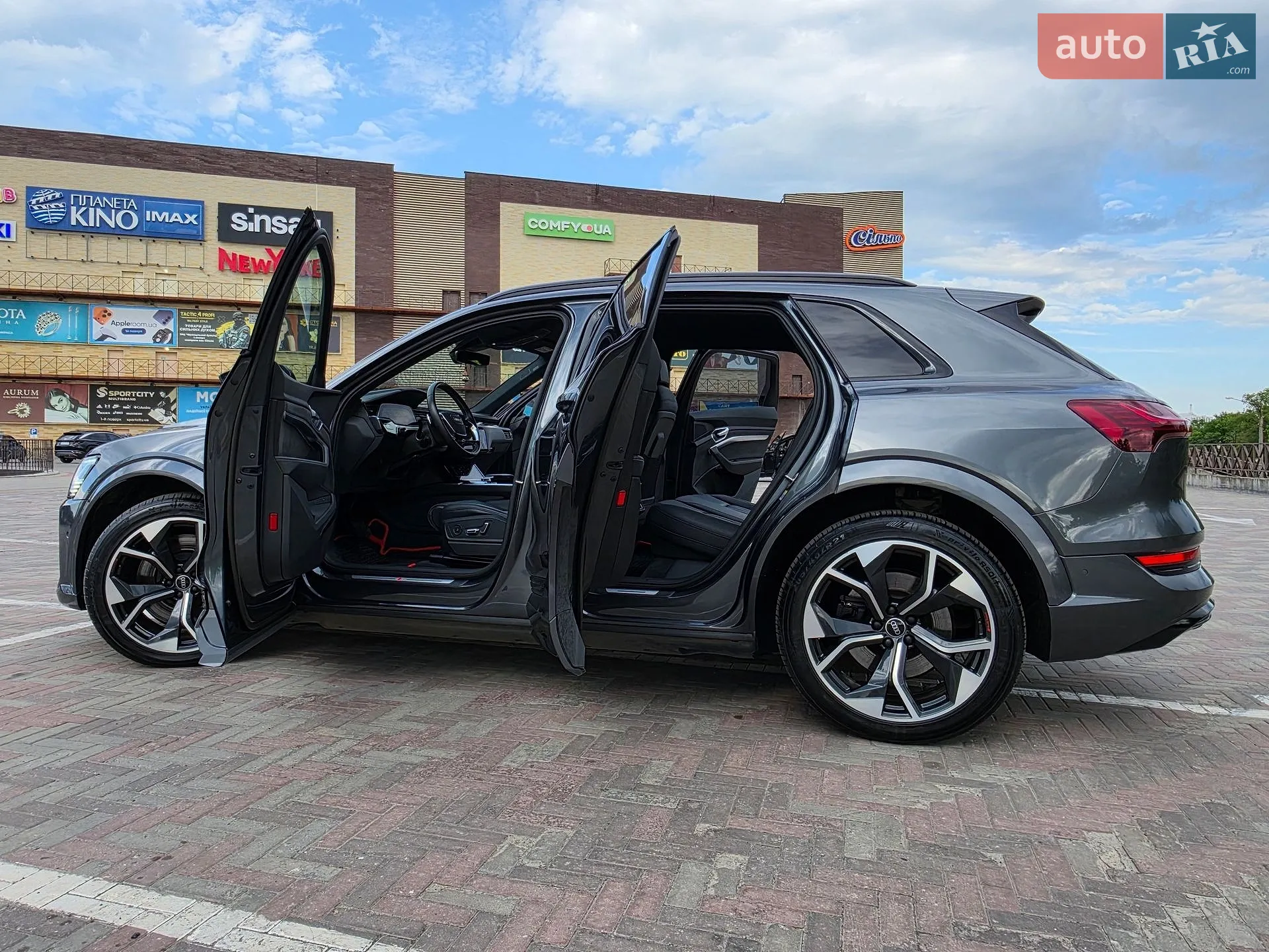 2020 Audi e-tron S - мініатюра 22