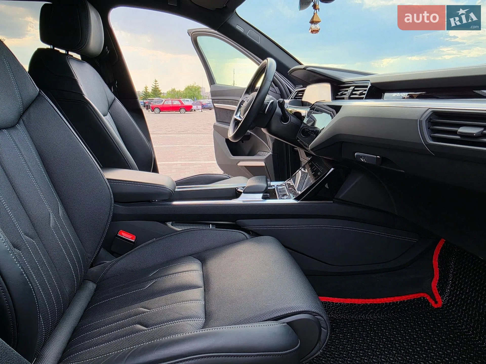 2020 Audi e-tron S - мініатюра 45