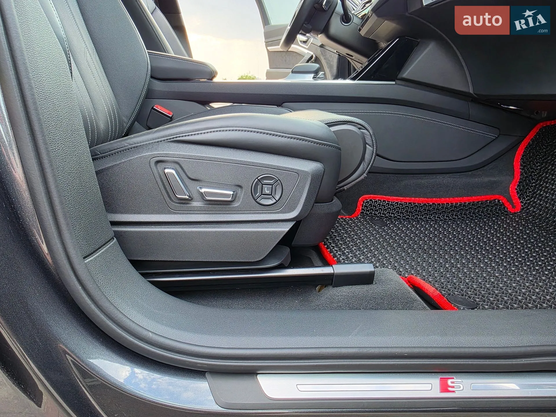 2020 Audi e-tron S - мініатюра 44