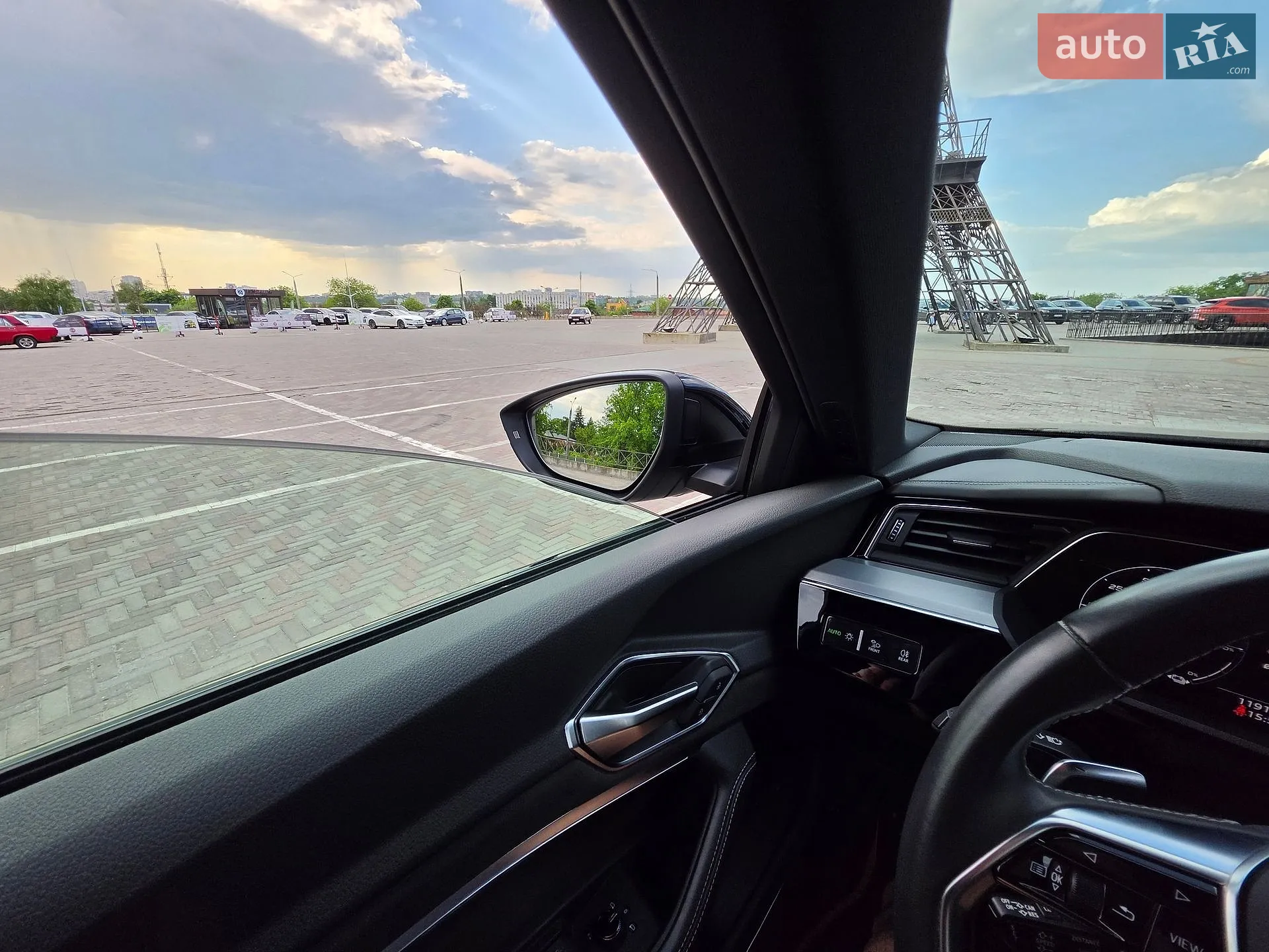 2020 Audi e-tron S - мініатюра 46