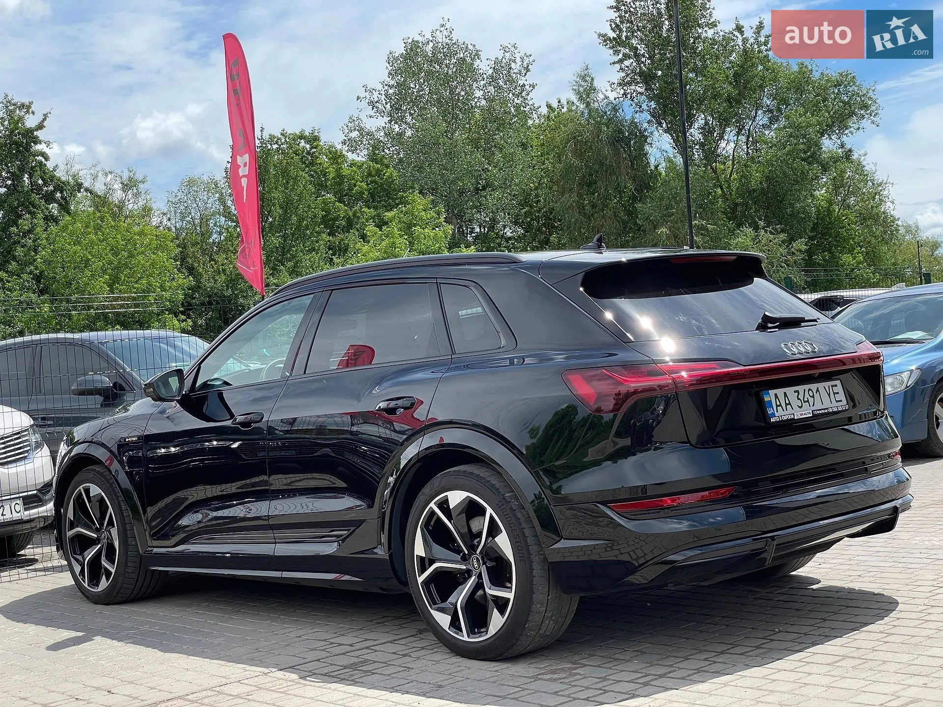 2022 Audi e-tron S - мініатюра 18