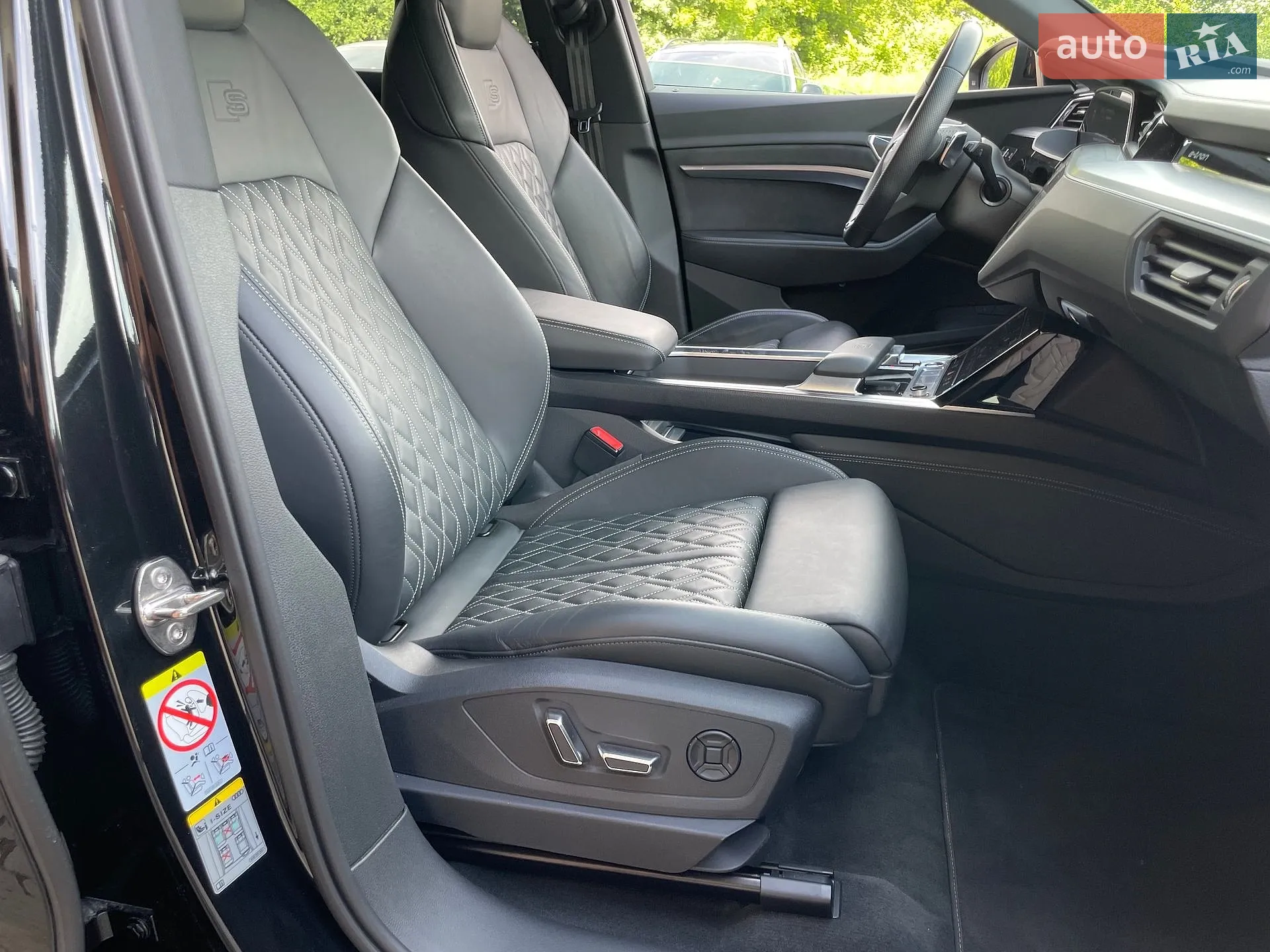 2022 Audi e-tron S - мініатюра 40