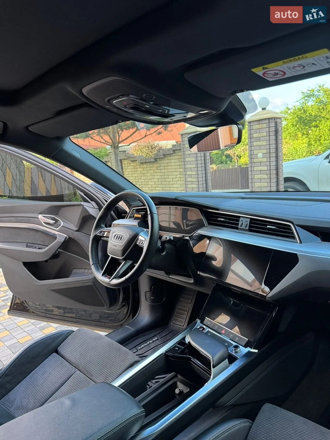 2021 Audi e-tron S - мініатюра 32
