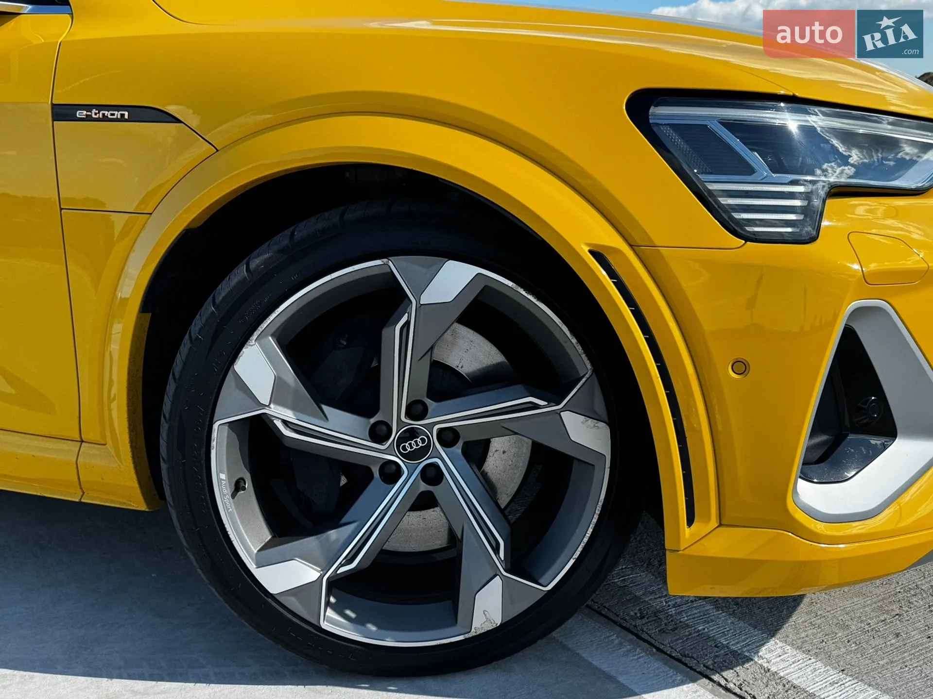 2022 Audi e-tron S - мініатюра 4