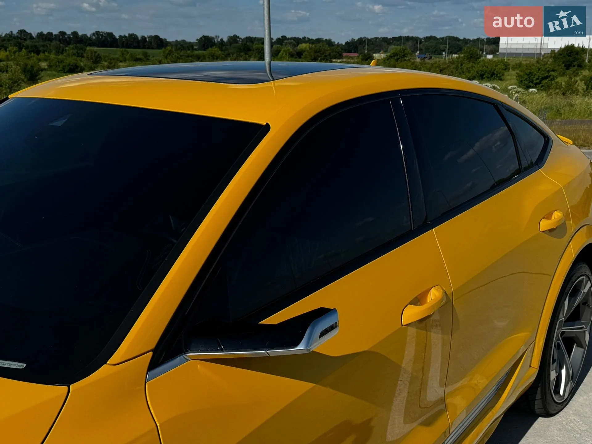 2022 Audi e-tron S - мініатюра 11